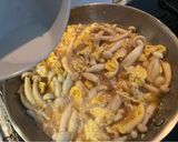 Foto langkah ke 3 dari resep Jamur Shimeji Cah Telur.