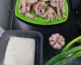 Foto langkah ke 1 dari resep Sup Ceker Tahu Wortel.