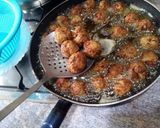 A picture of step 5 of Meatballs with Tomato Sauce.