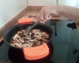 Foto del paso 4 de la receta: Filetes de cerdo en salsa