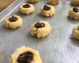 Foto langkah ke 5 dari resep Thumbprint cookies Nutella.