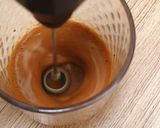 Foto langkah ke 2 dari resep Salted Caramel Coffee Latte 🧂☕️🥛.
