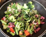 Foto del paso 4 de la receta: Menestra de verduras con patatas fritas y queso
