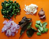 Foto langkah ke 3 dari resep Sayur tahu,kentang,daging santan pedas.