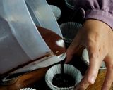 Foto langkah ke 6 dari resep Bolu Kukus Coklat Mekar Gluten Free.