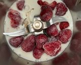 Foto del paso 2 de la receta: Bolis de leche de avena y fresas sin azúcar
