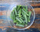 A picture of step 1 of Orissa Style Bhindi Masala.