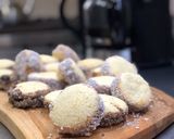 Foto del paso 9 de la receta: Alfajores de maicena (tradicionales y de chocolate)