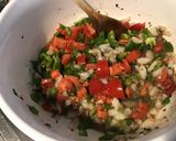 Une image de l'étape 5 de Salade tiède de pommes de terre,harengs marinés, tomates et poivrons verts.