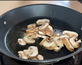 Foto del paso 1 de la receta: Pasta en salsa de champiñones