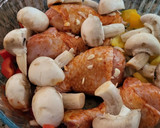 Foto del paso 2 de la receta: Pollo en salsa con ciruelas y champiñones