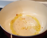 Foto del paso 1 de la receta: Sopa de arroz, trigueros, jamón y huevo escalfado