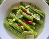Foto langkah ke 4 dari resep Sayur bening buah kelor.