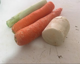 Foto del paso 3 de la receta: Caldo de pollo con verduras