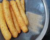 Foto langkah ke 3 dari resep Stik Kentang Keju.