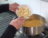 Foto del paso 5 de la receta: Crema de calabaza y manzana (Halloween)