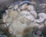 Foto langkah ke 3 dari resep Jamur Kancing Kuah Bening.