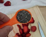 Foto del paso 2 de la receta: Yogur griego en rosa 🌹 Yogur con avena trasnochada y frutillas 🍓 low carb 🍓 alto en proteínas