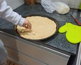 Foto del paso 9 de la receta: A la masa con los niños de la casa, pizza casera para hacer en familia