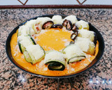 Foto del paso 2 de la receta: Rollito de calabacín relleno en salsa de pimientos del piquillo