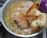Foto del paso 2 de la receta: Bondiola a la cerveza negra desmechada