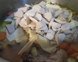 Foto langkah ke 3 dari resep Sup Ayam Wortel Kembang Tahu.