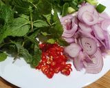 รูปขั้นตอนการทำที่ 1 ของ ลาบหมูใส่วุ้นเส้น