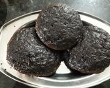 A picture of step 7 of Choco Idli Muffins by Oreo biscuits.