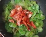 Foto langkah ke 4 dari resep Oseng tomat hijau.