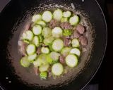 Foto langkah ke 6 dari resep Sup Oyong So-un Bakso.