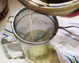 A picture of step 3 of Bay leaf Tea.