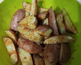 Foto del paso 4 de la receta: Papas Rusty Cage al horno y salsa de yogurt