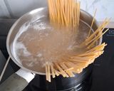 A picture of step 3 of Garlic White Wine Prawn Linguine.
