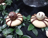 Foto del paso 8 de la receta: Arañas Halloween de galletitas y bombones 🕷️🕸️🕷️