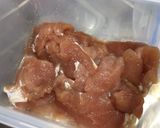 รูปขั้นตอนการทำที่ 1 ของ ข้าวผัดหมูนุ่มไส้กรอกสไปซี่