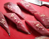 Foto del paso 4 de la receta: Solomillo de bonito a la sal piramidal al limón y aceite de sésamo