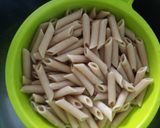 Foto del paso 1 de la receta: Pasta integral con calabacin y bacón ahumado