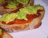 Foto del paso 2 de la receta: Tosta de aguacate 🥑🍅