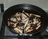 A picture of step 6 of Chou Hou Shitake Rib Eye Steak.