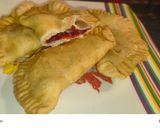 Foto del paso 7 de la receta: 🩵🤍"Empanadillas Patrias al Almíbar con Dulce de Frambuesa" ❤️