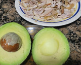 Foto del paso 2 de la receta: Tostas con aguacate y pollo