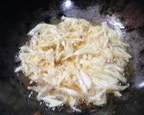 Foto langkah ke 4 dari resep Telur Kobis Gurih.