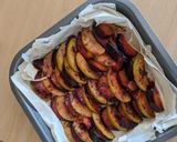 A picture of step 6 of Apple and plum filo tart.