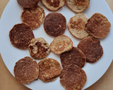 Foto del paso 4 de la receta: Mini pancakes saludables 🥞 de pera y avena 🍐🥣 Hotcakes sin azúcar, sin edulcorante, sin balanza