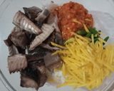 Foto langkah ke 2 dari resep Botok Tongkol Mangga Muda.
