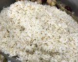 A picture of step 5 of Chicken yakhni pulao.