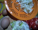 Foto langkah ke 1 dari resep Eggs in Tomatoes.