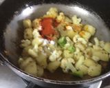 आलू गोभी की सब्ज़ी, काले चने की सब्ज़ी और पंराठे रेसिपी चरण 5 फोटो