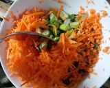 Foto langkah ke 2 dari resep Martabak Telur Mini Super Simple.