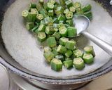 A picture of step 1 of Bhindi do pyaza.